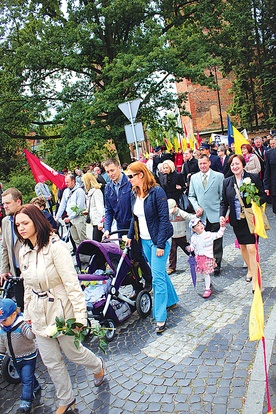  Rodziny z małymi dziećmi, które wezmą udział w marszu,  podobnie jak w roku ubiegłym pójdą na czele