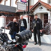  Dla księży (od lewej) Krzysztofa, Stanisława i Wiesława jazda na motocyklu to sposób na odpoczynek i rozładowanie stresów