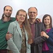 Mariola i Piotr Wołochowiczowie razem z córką Magdaleną i synem Ireneuszem. Na zdjęciu brakuje starszego z synów Daniela,  który jest w podróży poślubnej