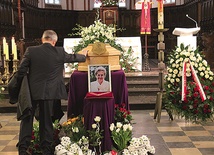 Z archikatedry św. Jana Chrzciciela ciało zmarłej zostało przewiezione na cmentarz Bródnowski