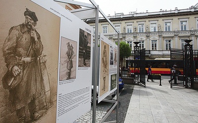  24 plansze pokazują życie naszego miasta, ale przede wszystkim charakterystyczne zajęcia jego mieszkańców sprzed wieku