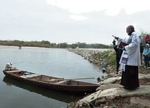  Poświęconymi łódkami popłyną pielgrzymi ze słomczyńskiej parafii
