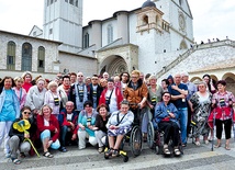   Asyż, miasto pokoju, było jednym z miejsc odwiedzanych podczas diecezjalnej pielgrzymki. Na zdjęciu grupa zorganizowana przez Katolickie Stowarzyszenie na rzecz Osób Niepełnosprawnych „Tęcza” z Zielonej Góry