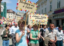  Marsz niepełnosprawnych ulicami miasta