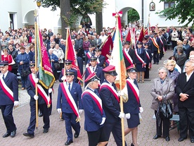  Na lipcowy odpust przyjeżdżają delegacje różnych stanów i zawodów  