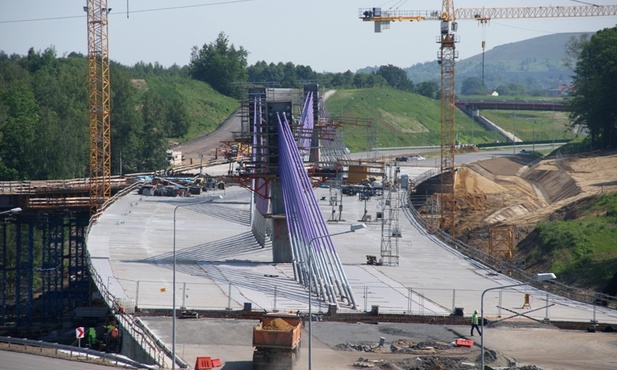 Przeskocz strumyk za 100 mln