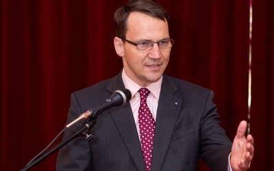 Sikorski ponagla Ukrainę