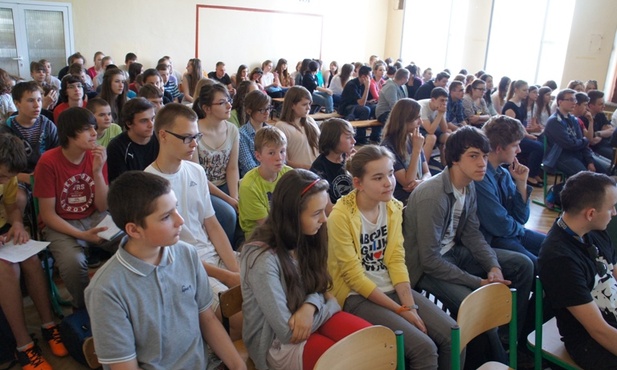 Do Gimnazjum nr 2 w Skierniewicach na wykład o życiu i bohaterstwie rtm. Pileckiego przybyło wiele młodzieży