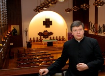 Ksiądz rektor w kaplicy seminaryjnej
