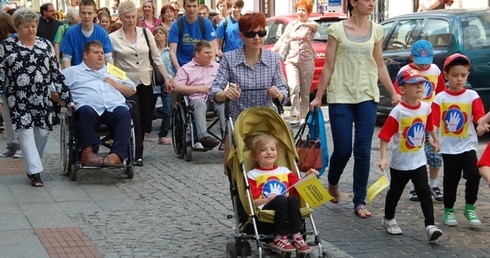 Barwny korowód przeszedł z fary na plac Corazziego