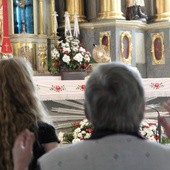 Adoracja Najświętszego Sakramentu w kościele Świetego Ducha podczas Dnia Jedności Wspólnot 