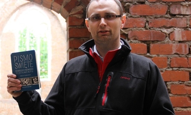 Żywe Słowo w ruinach