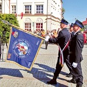 Przekazanie sztandaru miejscowej jednostce