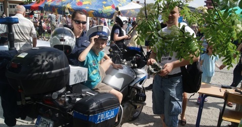 Pokaz żyrardowskiej policji przyciągnął dzieci z rodzicami