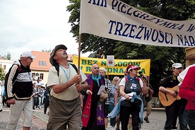 Co roku w pielgrzymce trzeźwościowej biorą udział wierni dwóch diecezji: legnickiej i świdnickiej