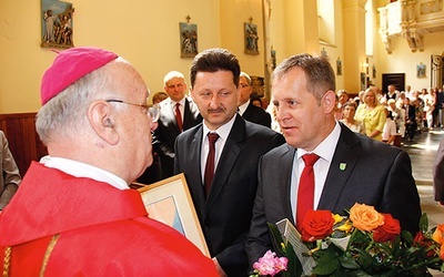 W procesję z darami, a także w przygotowanie oprawy Mszy św. włączyli się samorządowcy 