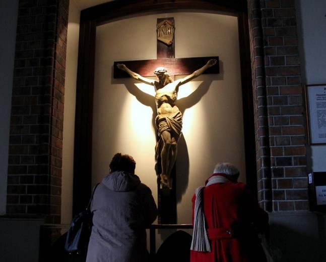 Święty Boże! Święty Mocny! Święty a Nieśmiertelny! Zmiłuj się nad nami...