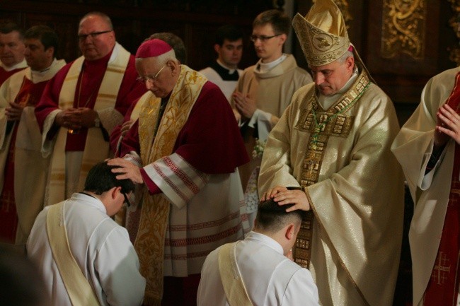 Siedmiu neoprezbiterów