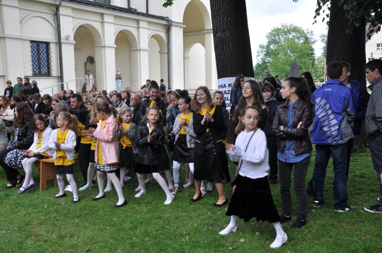 Maryjny konkurs w Okulicach