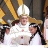 Papież udzielił Pierwszej Komunii
