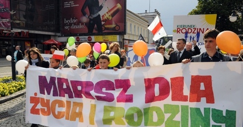 W radomskim marszu i pikniku rodzinnym wzięło udział około dwóch tysięcy osób