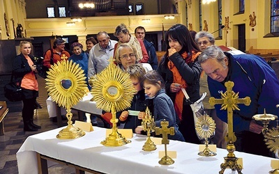  Wystawa naczyń i szat liturgicznych w kościele pw. św. Paschalisa w Raciborzu wzbudzała spore zainteresowanie