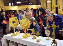  Wystawa naczyń i szat liturgicznych w kościele pw. św. Paschalisa w Raciborzu wzbudzała spore zainteresowanie