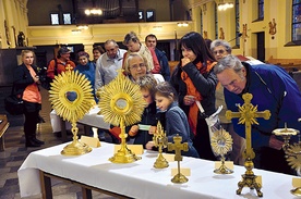  Wystawa naczyń i szat liturgicznych w kościele pw. św. Paschalisa w Raciborzu wzbudzała spore zainteresowanie