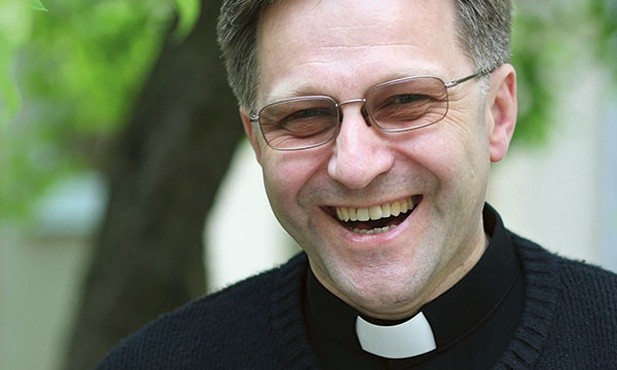 ks. Jan Reczek kapłan diecezji krakowskiej. Autor bestsellera wydawniczego „To Jezus leczy złamanych na duchu”. Od lat posługuje modlitwą o uzdrowienie duszy i ciała. Właśnie ukazała się jego książka „Różne są dary łaski, lecz ten sam Duch”.
