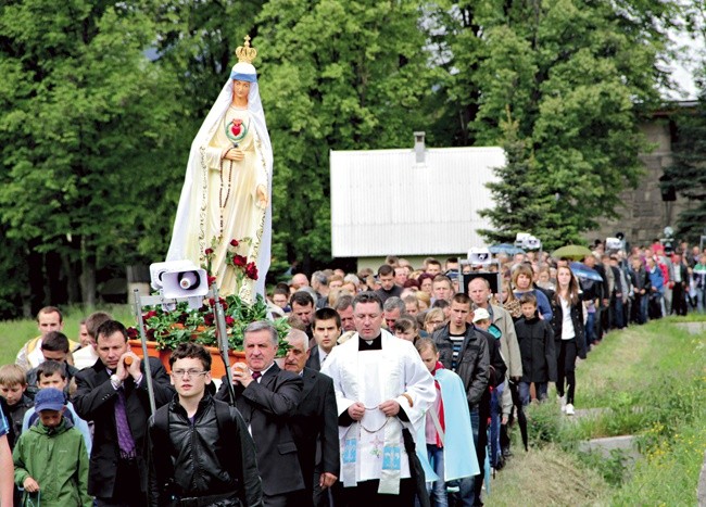 Za Maryją stawiła się niemal cała lokalna społeczność