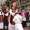 Włożenie rąk jest materialnym znakiem sakramentu święceń kapłańskich