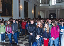  Młodzi wspólnie modlili się w świętokrzyskim sanktuarium