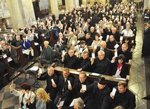  25 maja katedra płocka była miejscem synodalnych dyskusji i głosowań nad dziewięcioma uchwałami 43. synodu diecezjalnego