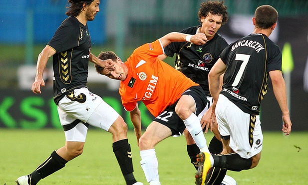 Ekstraklasa piłkarska - Polonia bez licencji