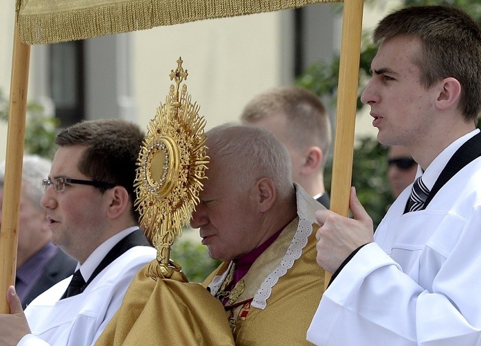 "Autorytetem jest Jezus, a nie komisarze"