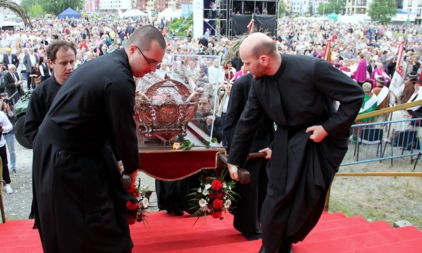 Relikwie św. Andrzeja Boboli wniesiono na ołtarz przy świątyni Opatrzności Bożej