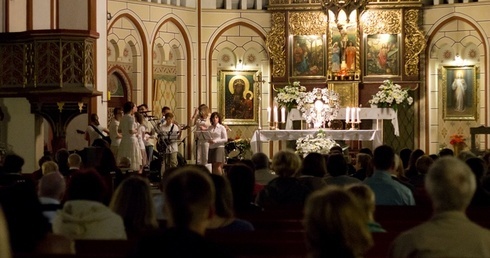 Koncert Chwały poprowadziła szczecinecka Schola Uwielbienia