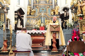  Nabożeństwu w bazylice katedralnej w Łowiczu  przewodniczył bp Andrzej F. Dziuba