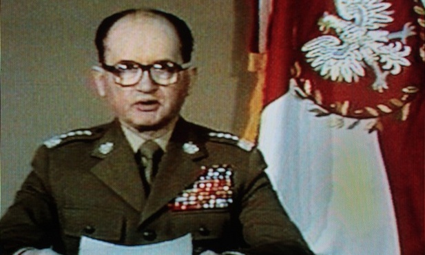 CBOS: Stan wojenny ma dziś więcej zwolenników niż przeciwników