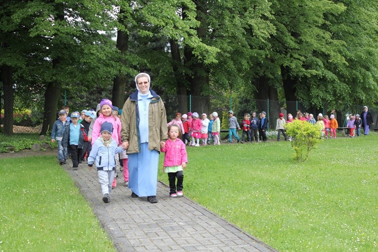 Dom i przedszkole w Hałcnowie