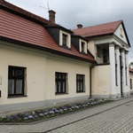 Dom i przedszkole w Hałcnowie