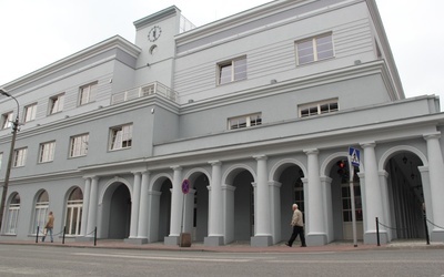 Budynek kramnic miejskich w Sochaczewie nabrał nowego blasku