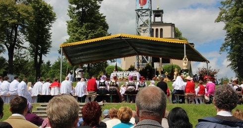 Odpustowa Eucharystia pod papieskim krzyżem na Kaplicówce