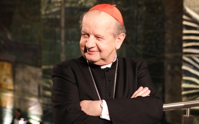 Kardynał Dziwisz złożył rezygnację