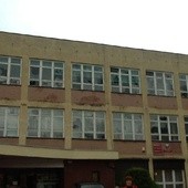Grad wybił okna w szkole w Tychach