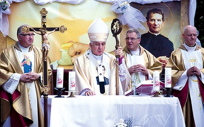  Uroczystej Mszy św. przewodniczył metropolita warmiński abp Wojciech Ziemba
