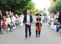 Poprzez udział w procesji najmłodsi łowiczanie kształtują swoją tożsamość 