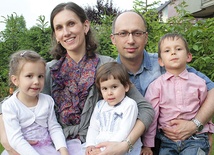  Miłosz Greszta jest mężem Natalii, tatą Weroniki, Marysi i Jasia