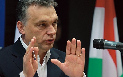 Premier Orbán odrzucił warunki, na jakich Międzynarodowy Fundusz Walutowy i Komisja Europejska chciały ratować węgierską gospodarkę. Wprowadził własne reformy. Dzisiaj Węgry to – jak na europejskie standardy – kwitnąca gospodarka