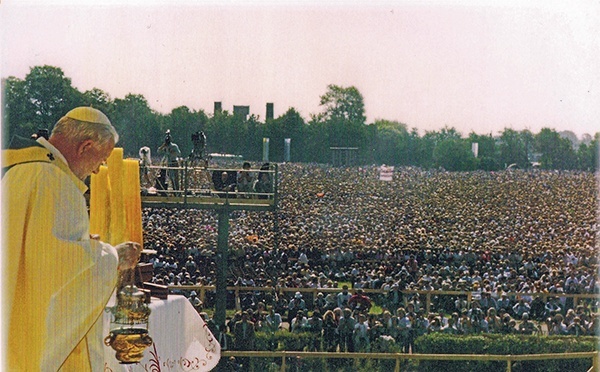  Ponad milion pielgrzymów uczestniczyło w Eucharystii na Partynicach 